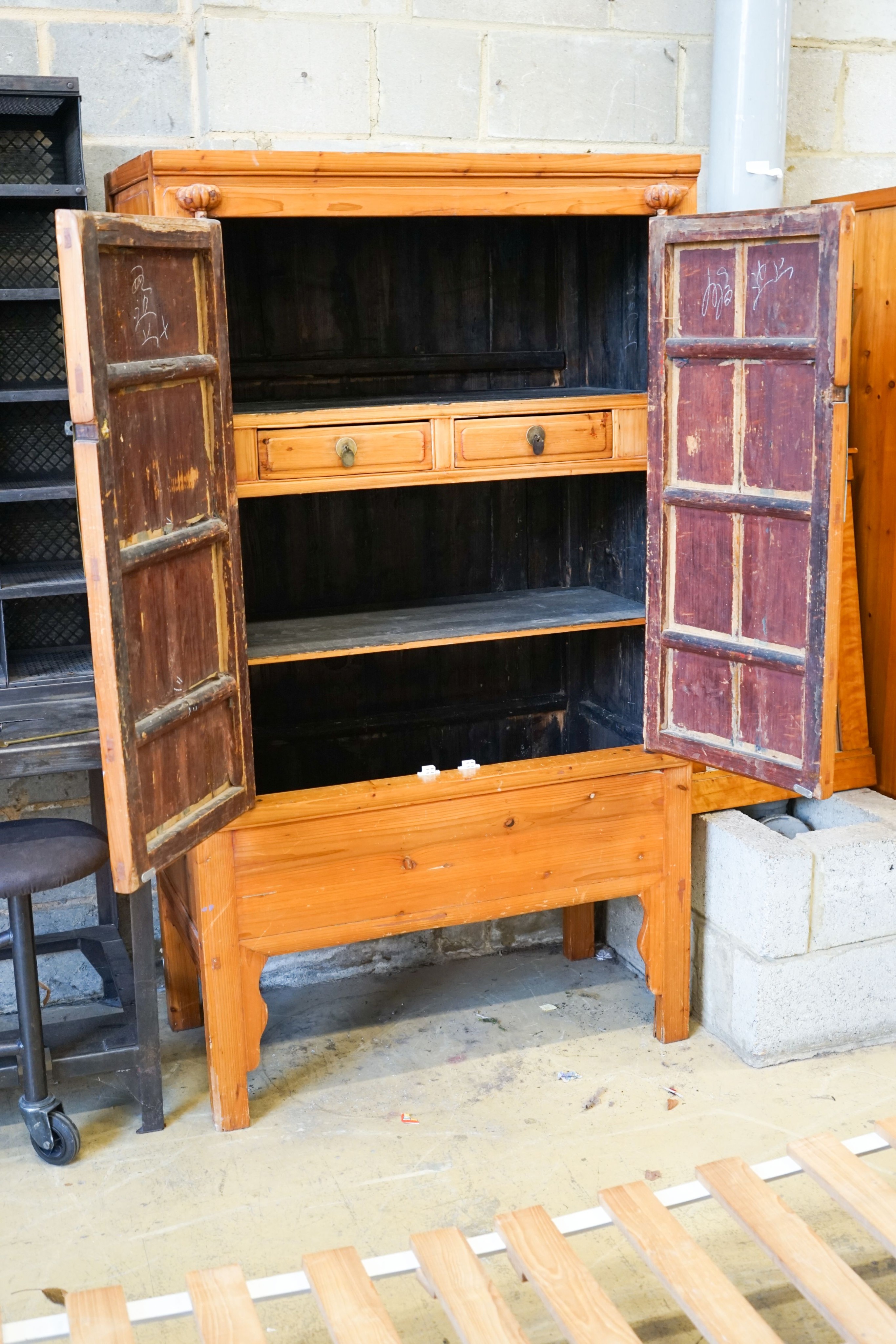 A Chinese pine cabinet, width 100cm, depth 51cm, height 176cm